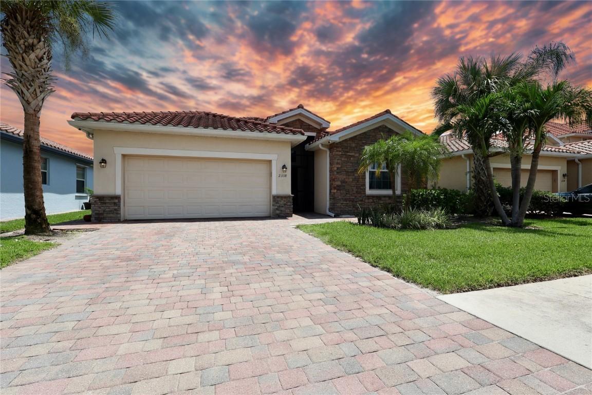 2338 Heydon Cir., Naples, FL 34120