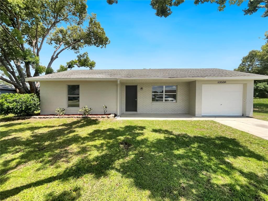 13336 Grand Terrace Dr., Grand Island, FL 32735