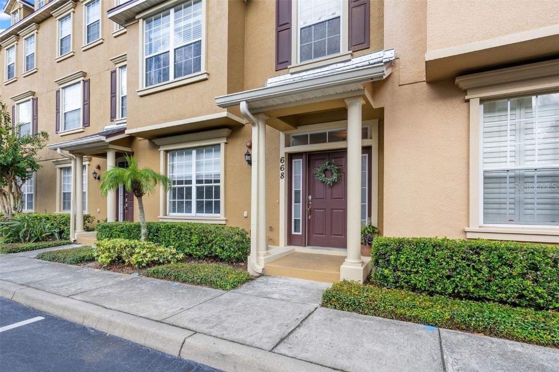 668 Pensacola Ln., Lake Mary, FL 32746