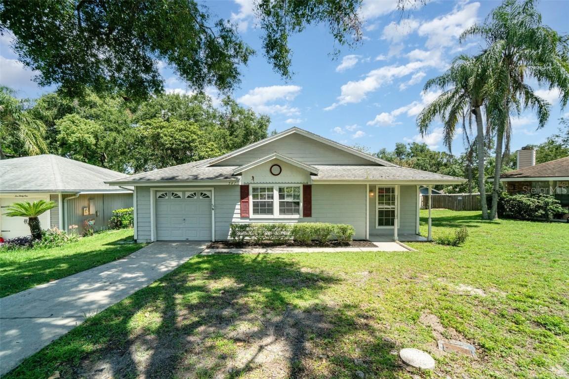 541 Coventry Ct., Mount Dora, FL 32757