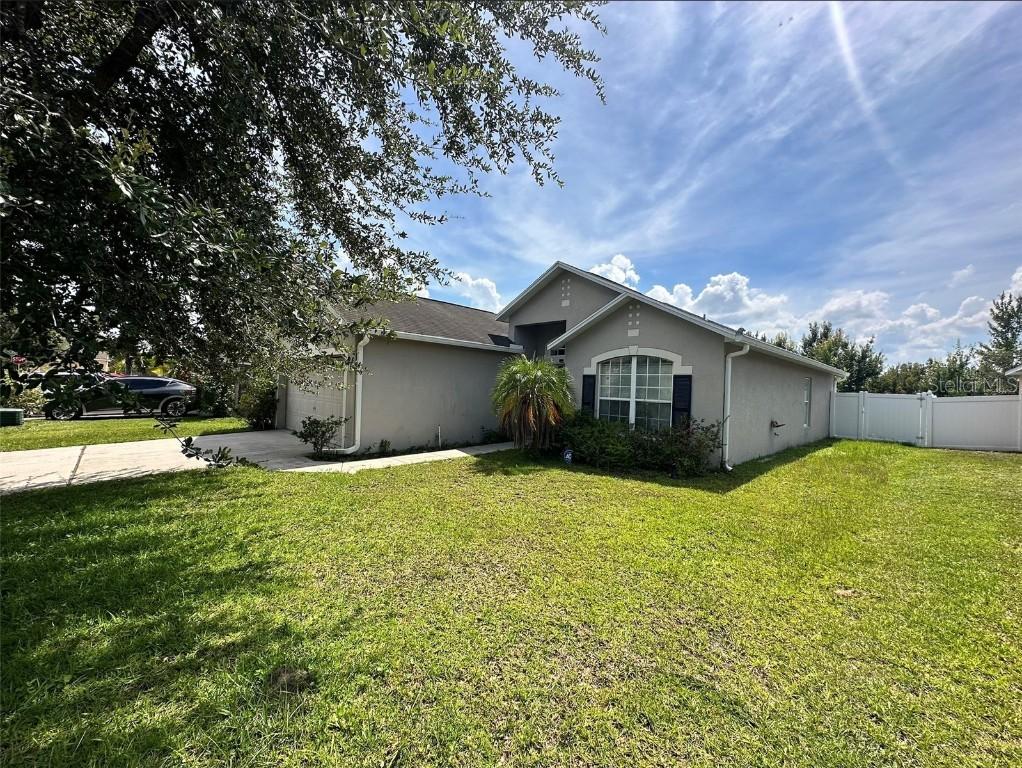 5689 Sycamore Canyon Dr., Kissimmee, FL 34758
