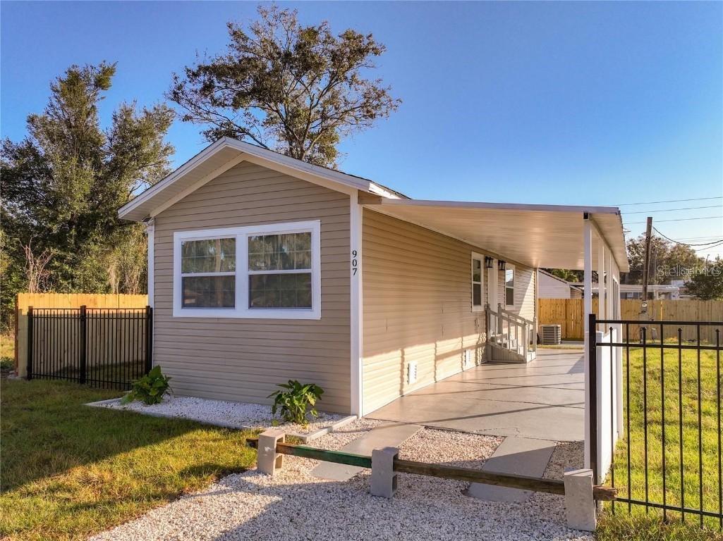907 Waneta Ave., Lakeland, FL 33815