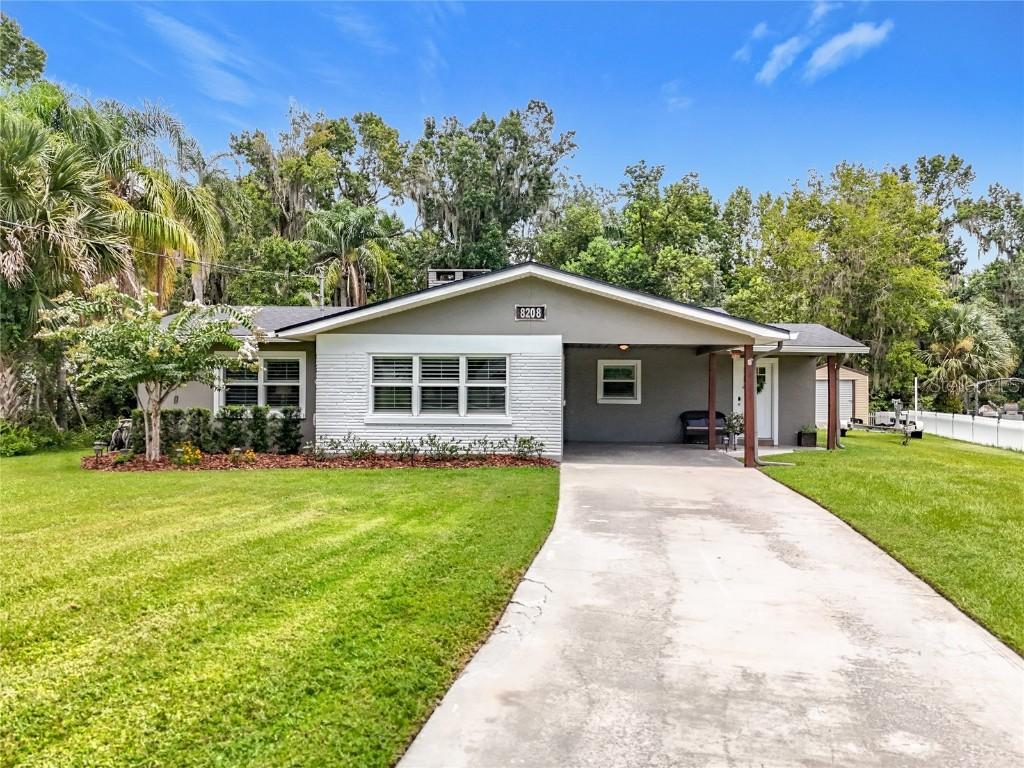 8208 Spring Dr., Yalaha, FL 34797