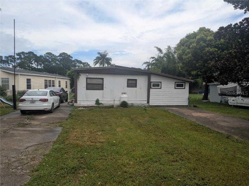 26132 Rose Ln., Astatula, FL 34705