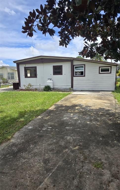 26132 Rose Ln., Astatula, FL 34705