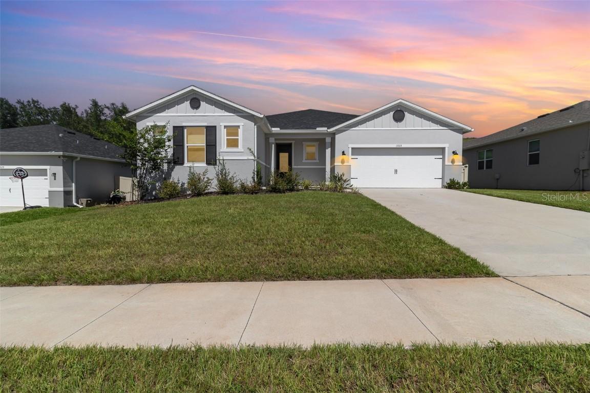1933 Burgundy Dr., Minneola, FL 34715