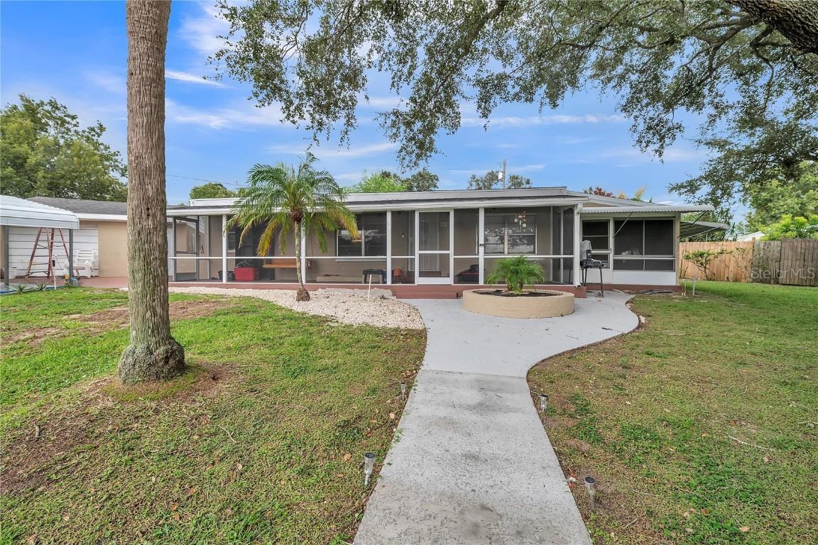 67 Lake Henry Dr., Lake Placid, FL 33852