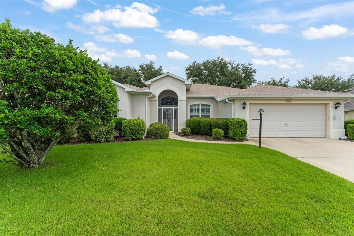 20806 Queen Alexandra Dr., Leesburg, FL 34748