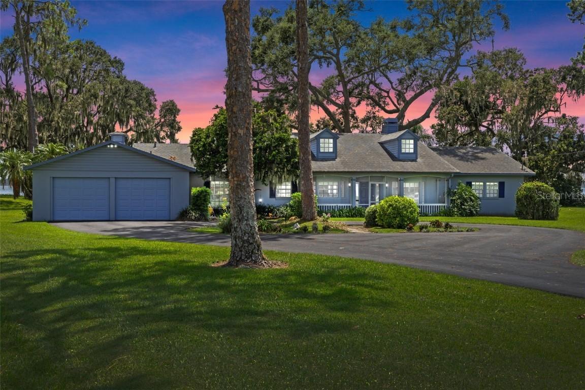 33205 Lakeshore Dr., Tavares, FL 32778