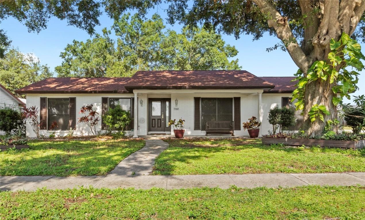 5202 Greenway Drive, Orlando, FL 32819
