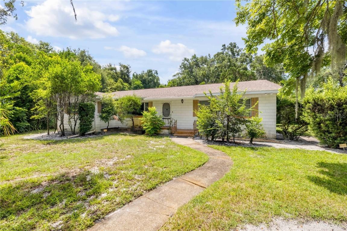221 Delespine Dr., Debary, FL 32713