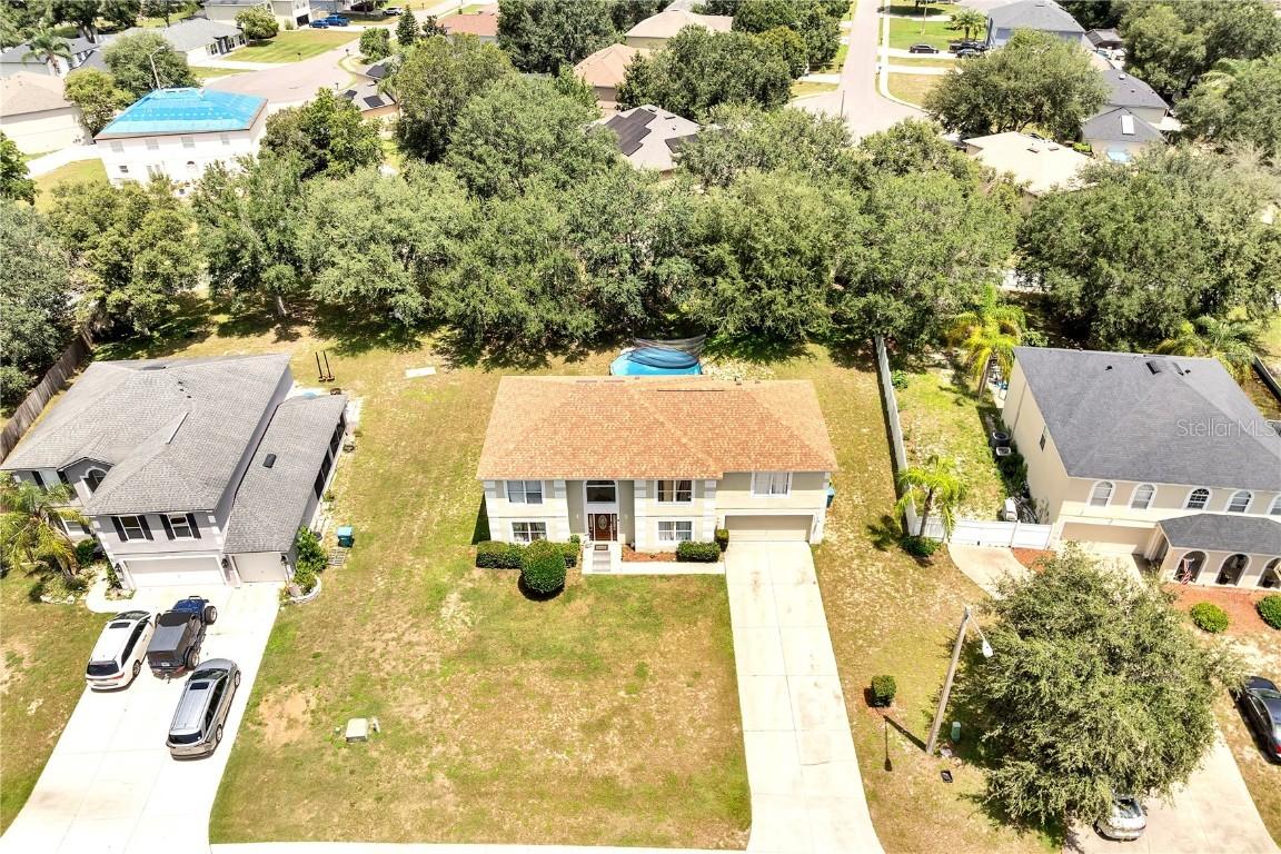 1637 Myrtle Lake Ave., Fruitland Park, FL 34731