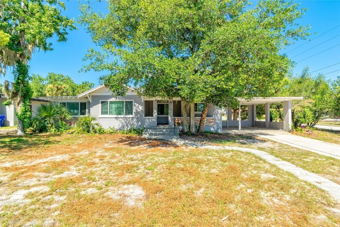 423 N Texas Ave., Tavares, FL 32778