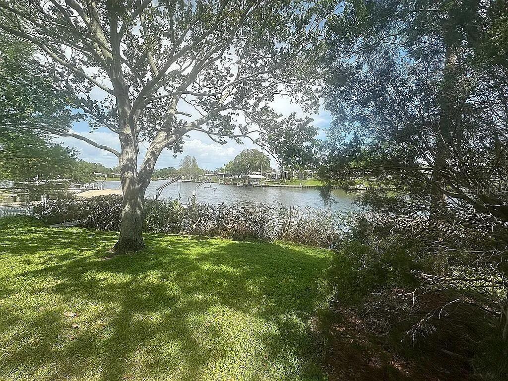 563 Gershwin Dr., Largo, FL 33771