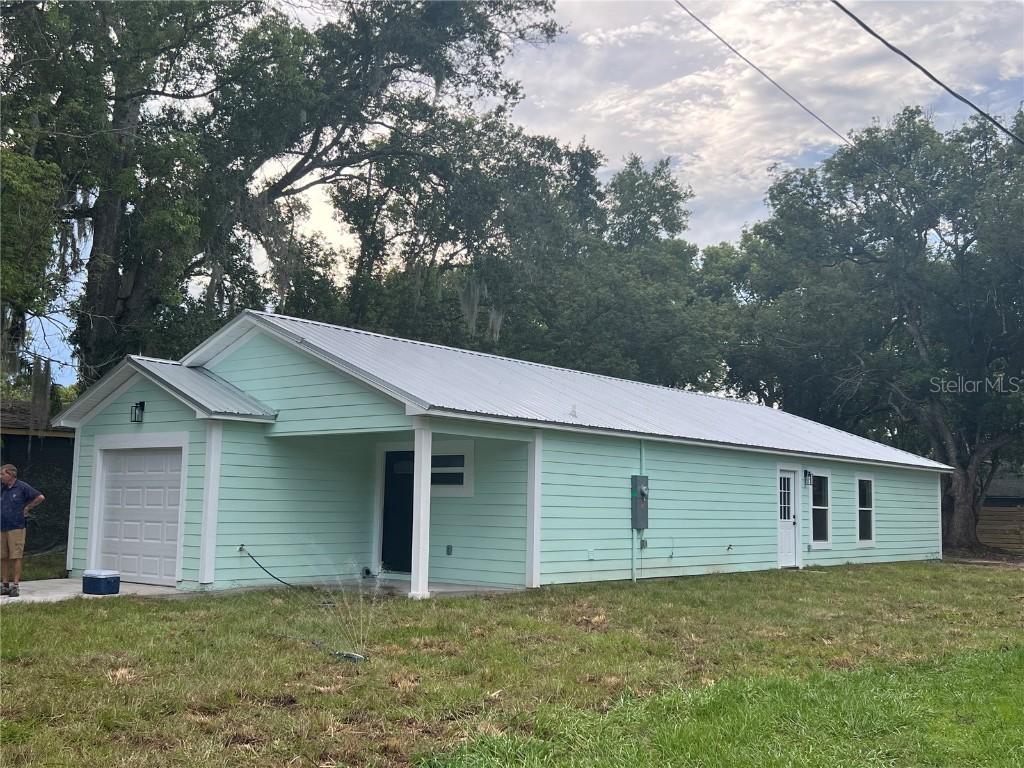 1209 E Jackson Ave., Mount Dora, FL 32757
