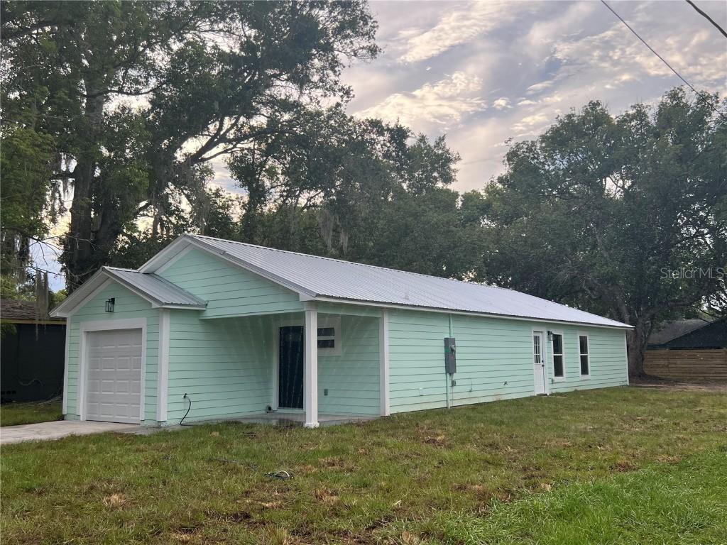 1209 E Jackson Ave., Mount Dora, FL 32757