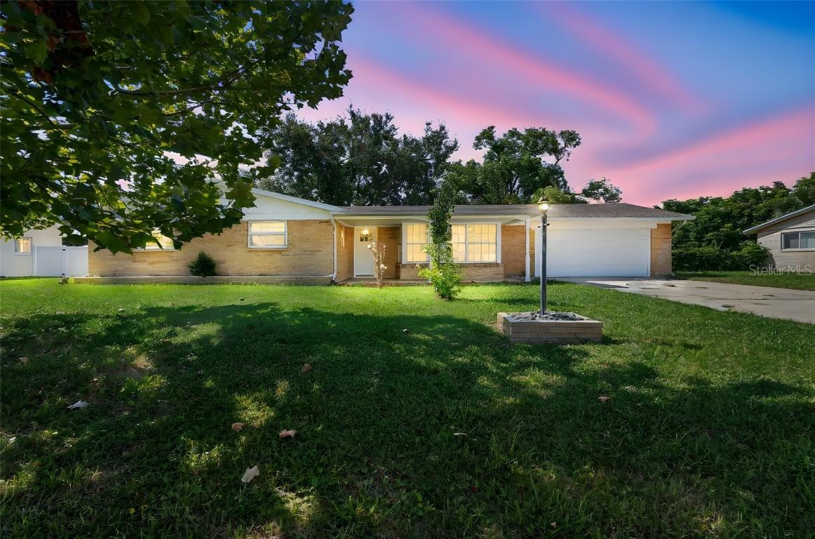 921 Lemon Rd., South Daytona, FL 32119