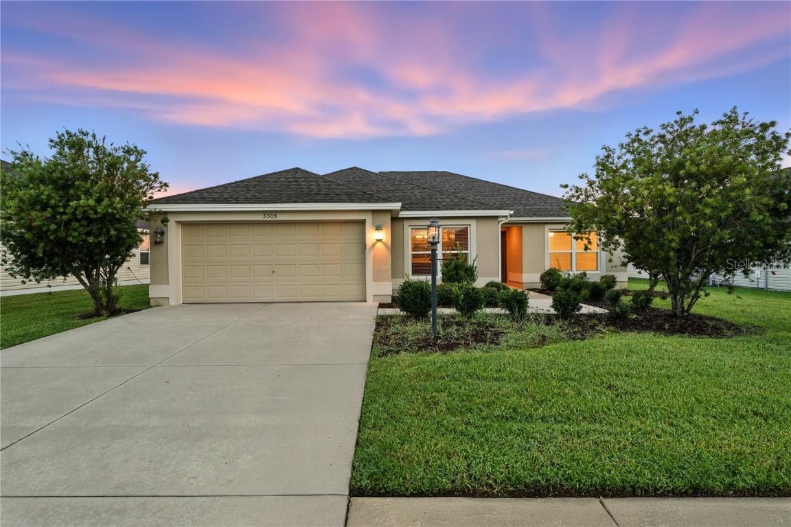 3305 Dzuro Dr., Oxford, FL 34484