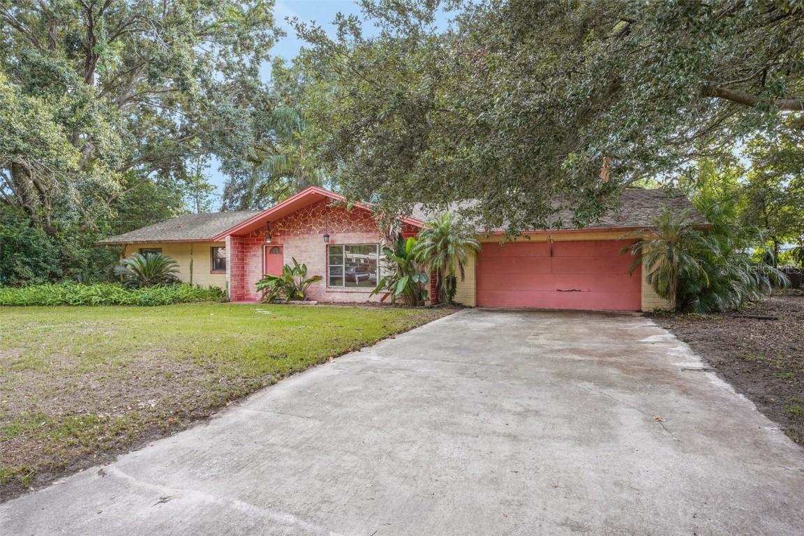 1221 Forest Cir., Altamonte Springs, FL 32714