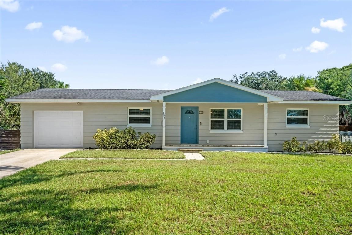 198 W Cypress Ave., Howey In The Hills, FL 34737