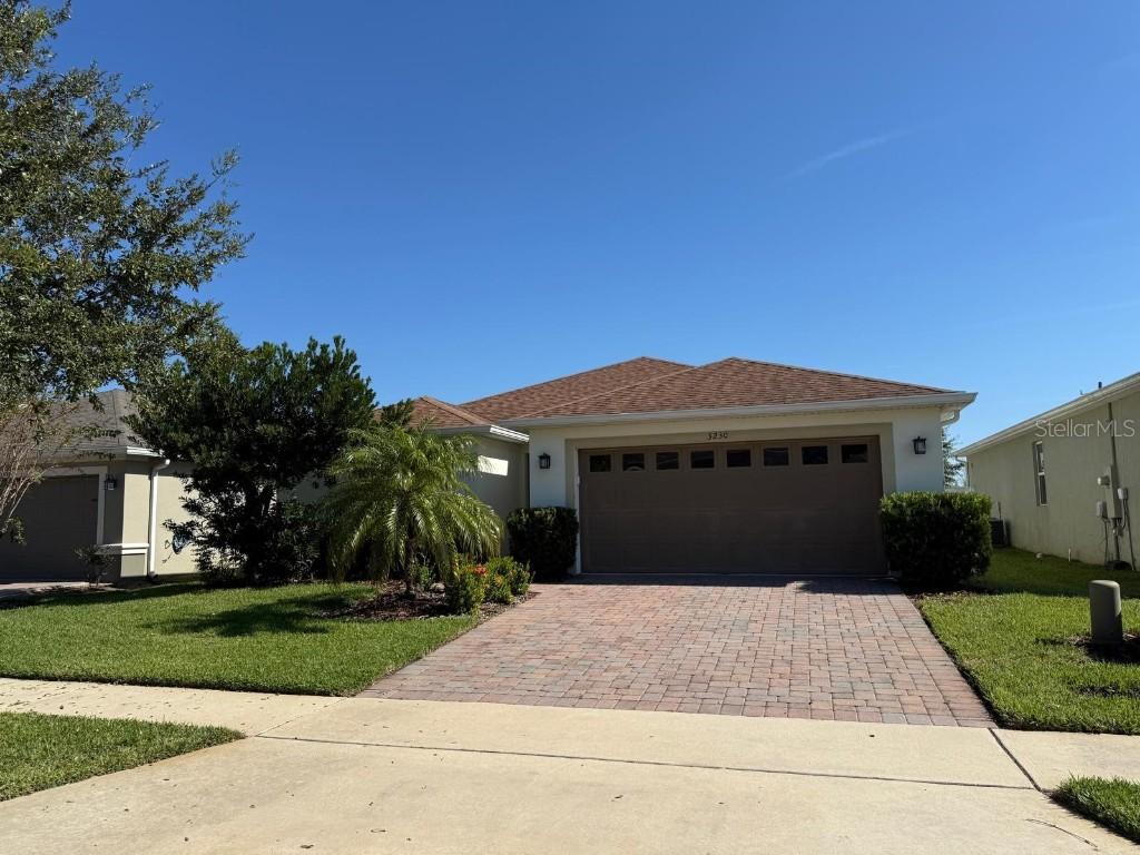 3230 Bayou Ln., Tavares, FL 32778