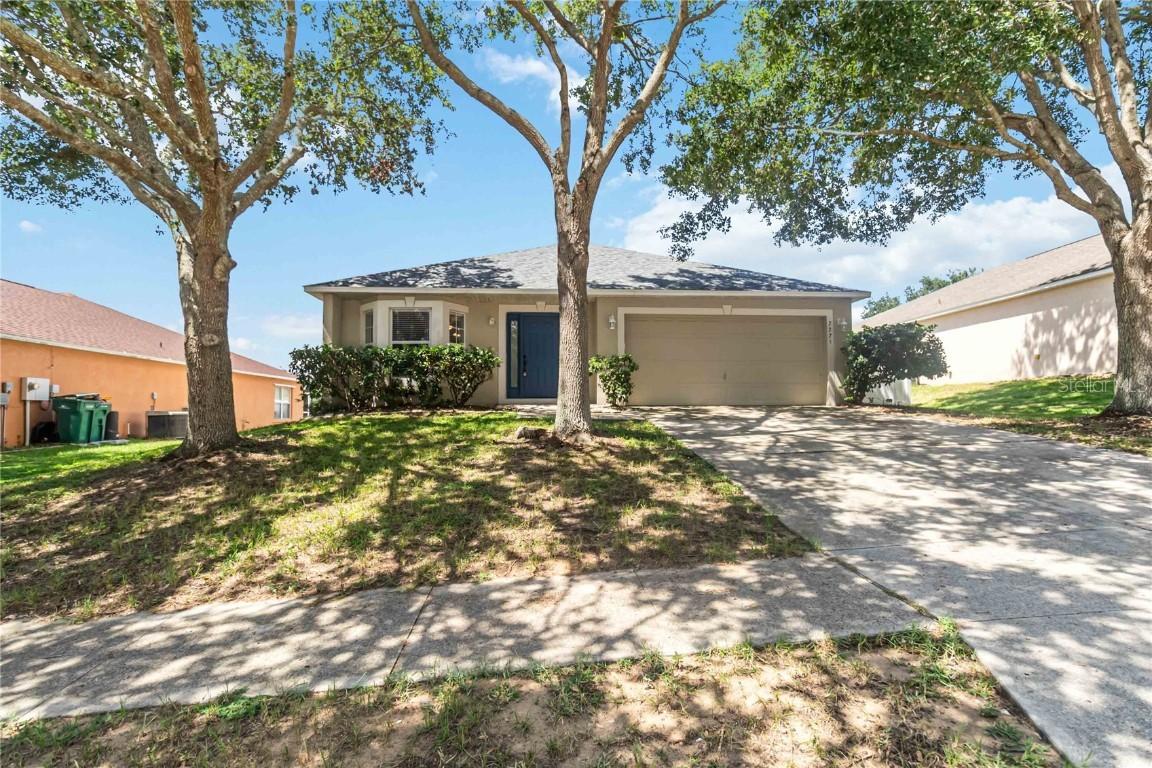 2225 Sandridge Cir., Eustis, FL 32726
