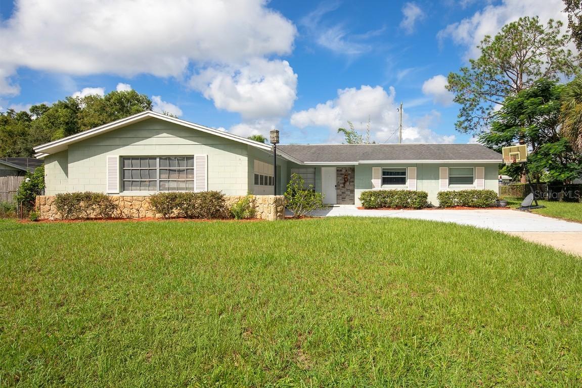 186 Lakeside Dr., Sanford, FL 32773