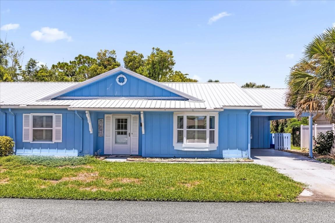 11 Sandra Cir., New Smyrna Beach, FL 32168