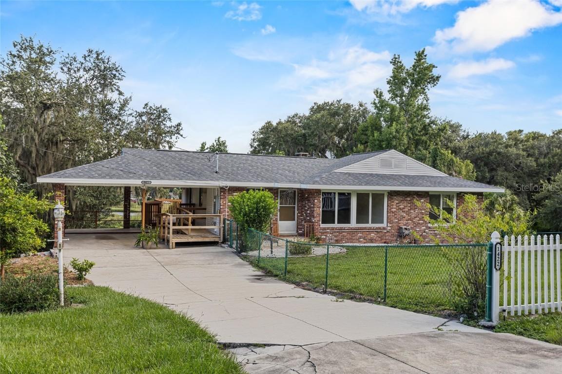 1422 E 8th Ave., Mount Dora, FL 32757