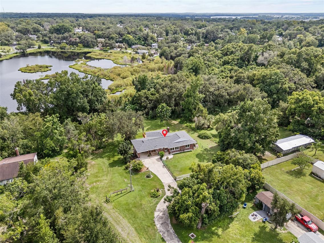 1422 E 8th Ave., Mount Dora, FL 32757