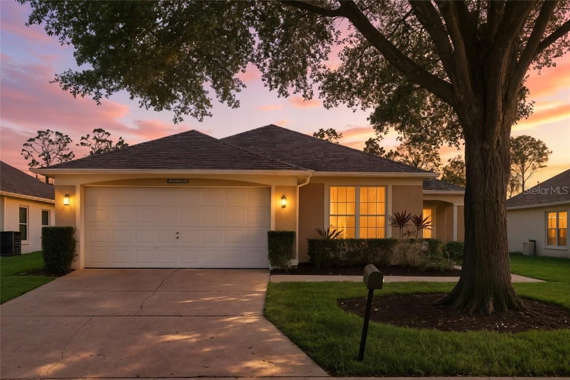325 Grosvenor Loop, Davenport, FL 33897