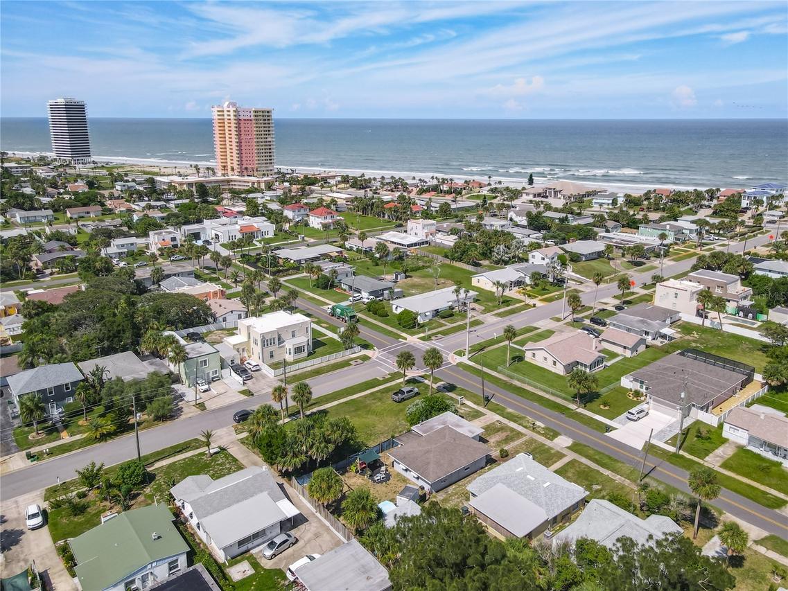 1517 N Grandview Ave., Daytona Beach, FL 32118