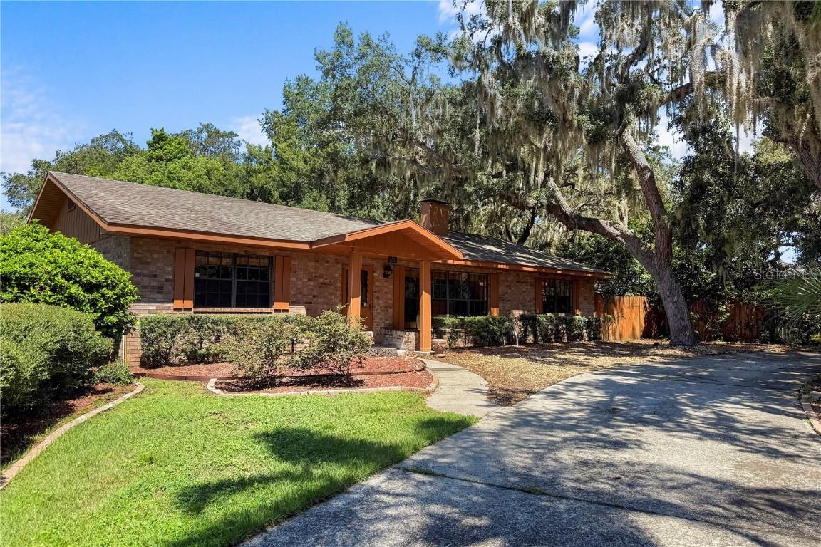 1101 N Valencia Ave., Howey In The Hills, FL 34737