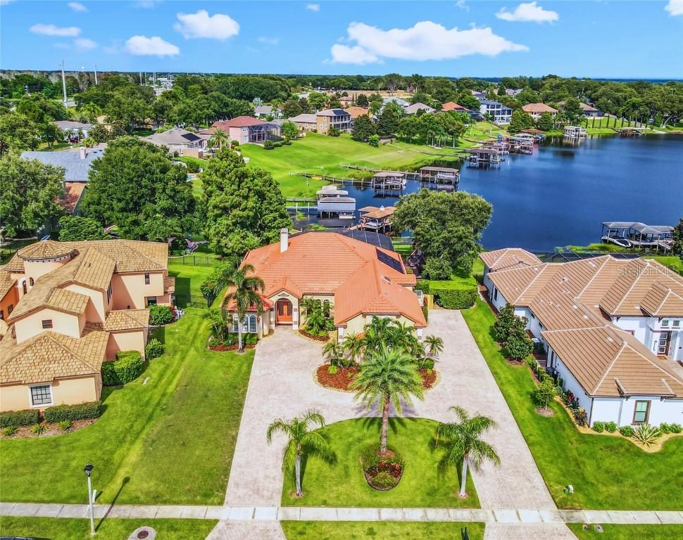 812 Johns Point Dr., Oakland, FL 34787