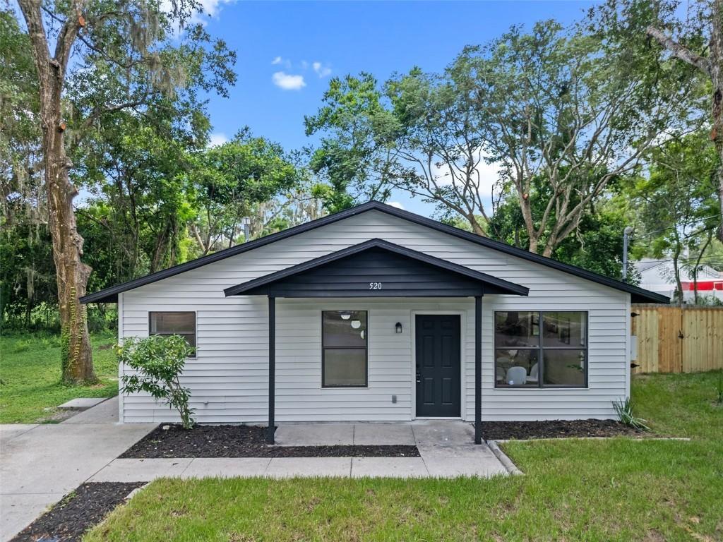520 E Jackson Ave., Mount Dora, FL 32757