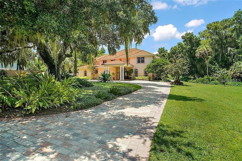 627 Yorktown Dr., Leesburg, FL 34748