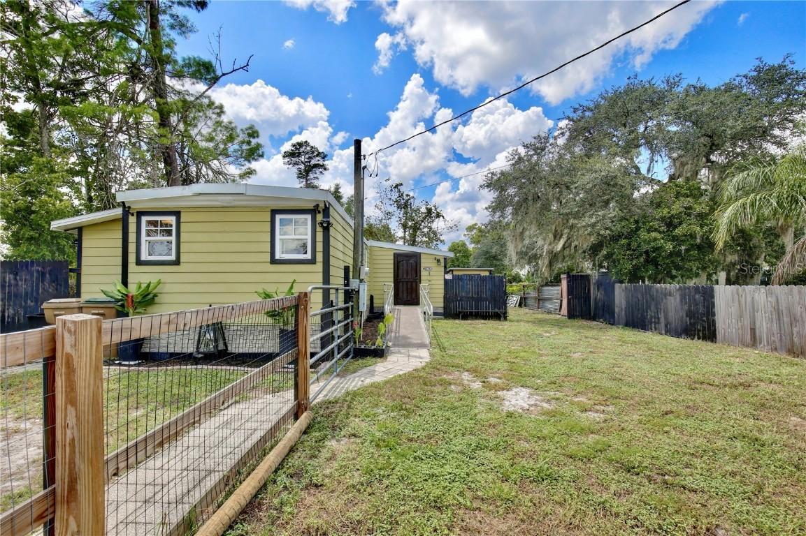 45743 Cedar St., Paisley, FL 32767
