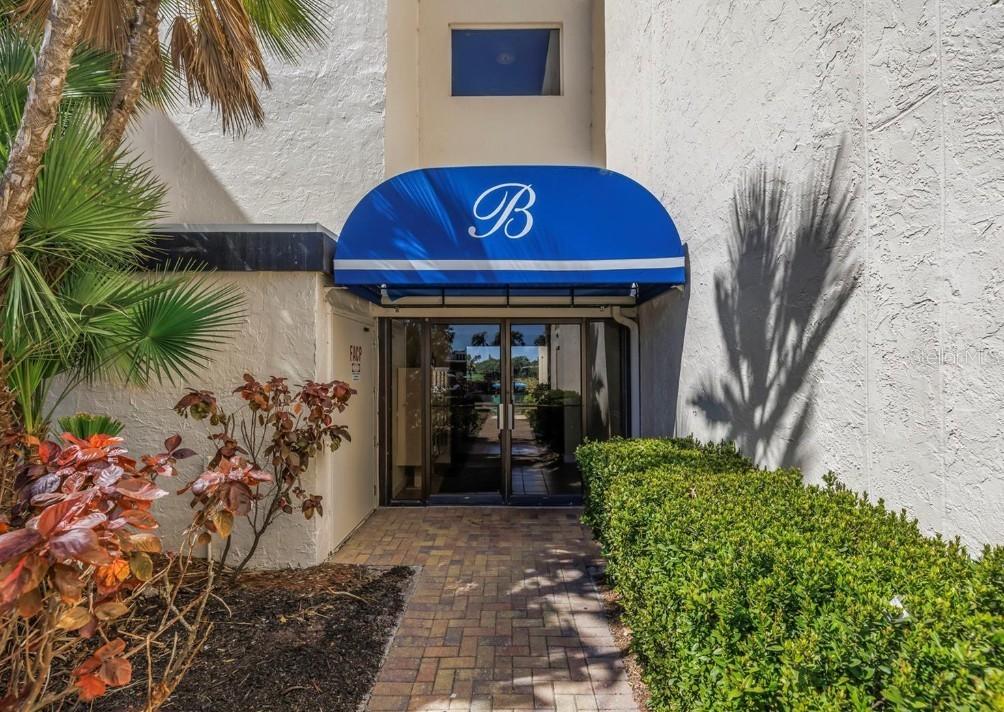 6120 43rd St. #305B, Bradenton, FL 34210