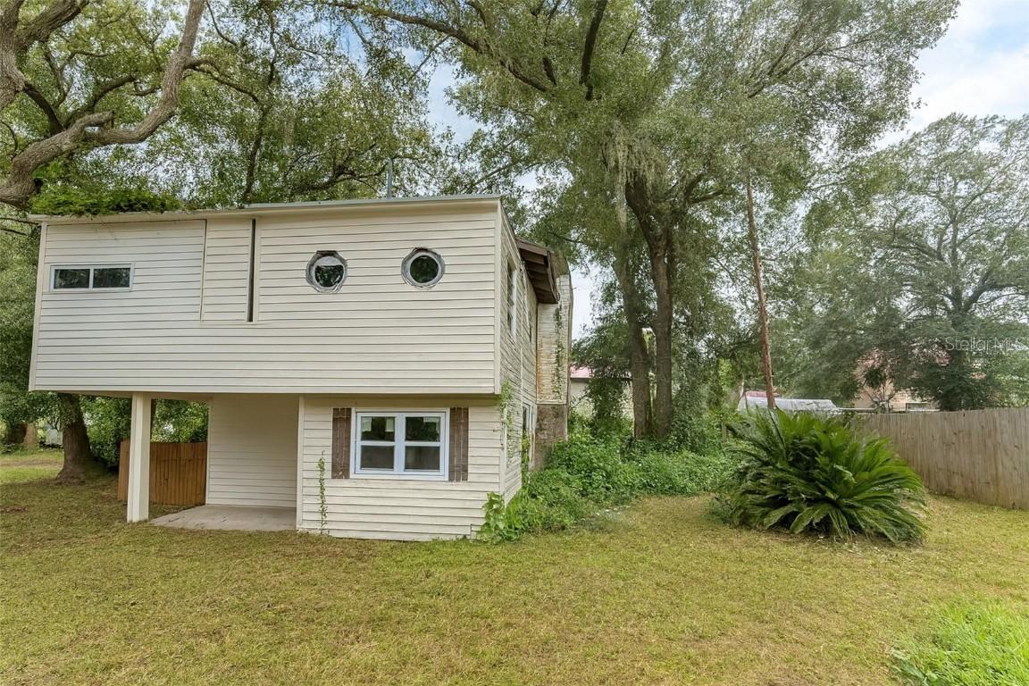 20850 SE 156th Pl., Umatilla, FL 32784