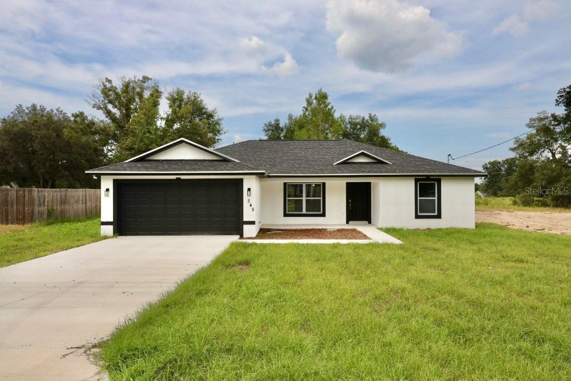 345 Malauka Loop, Ocklawaha, FL 32179