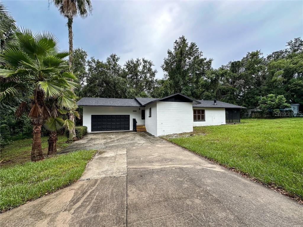 303 E Fountain St., Fruitland Park, FL 34731