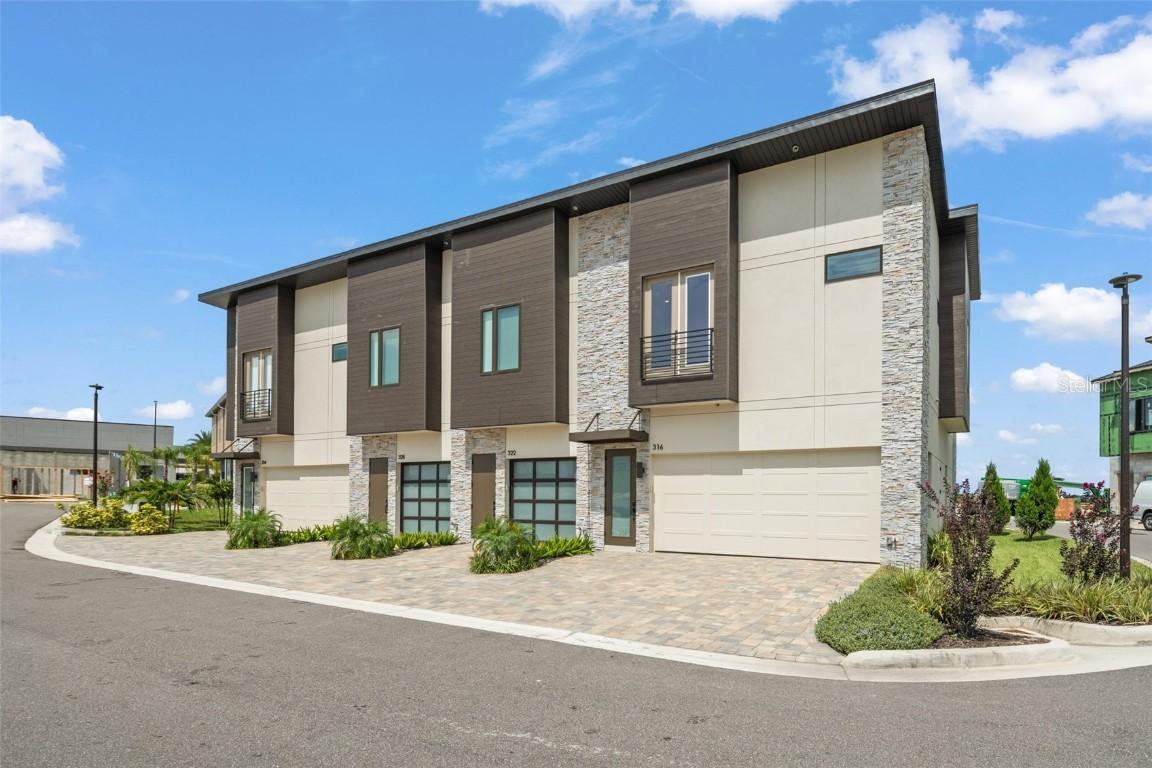 316 Chicane Cir. #11, Auburndale, FL 33823