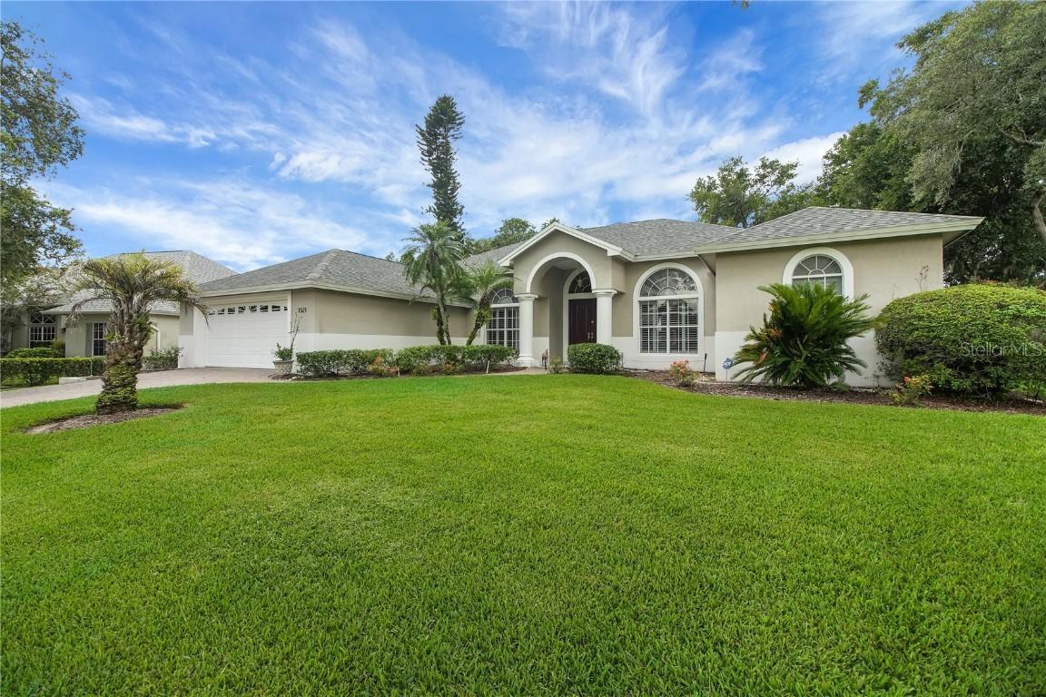 1521 Edgewater Dr., Mount Dora, FL 32757