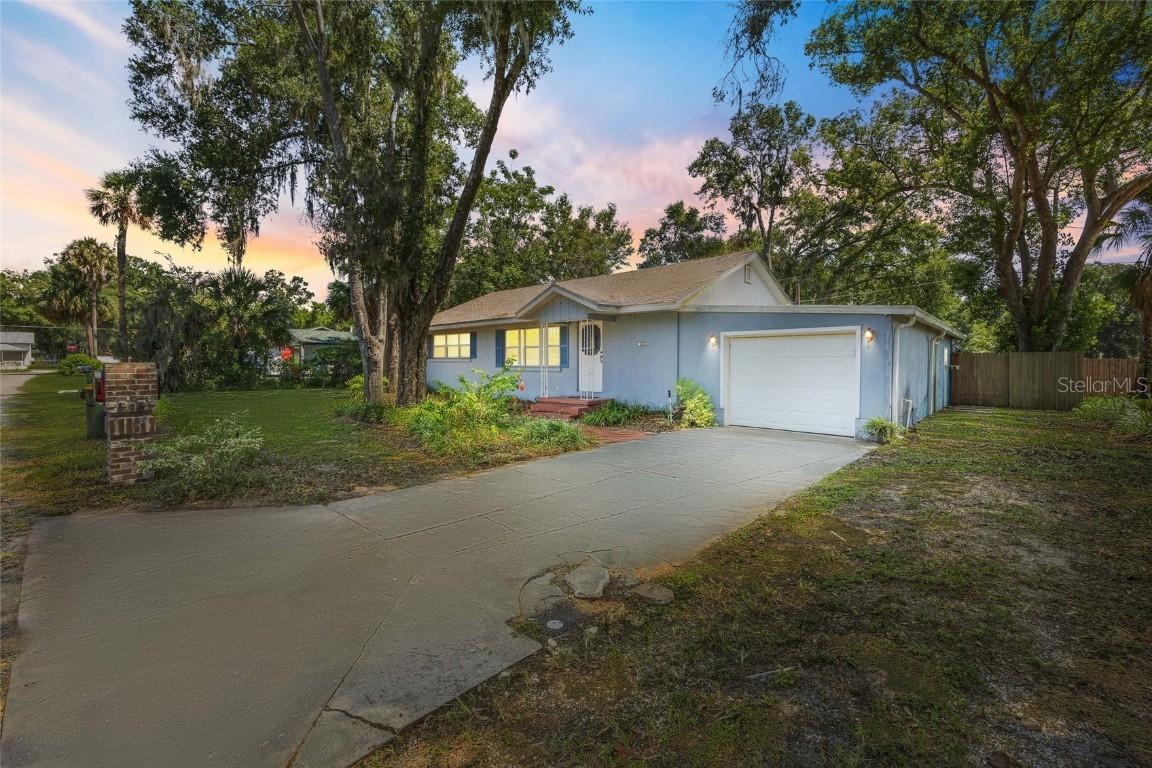 149 Palm Ct., Umatilla, FL 32784