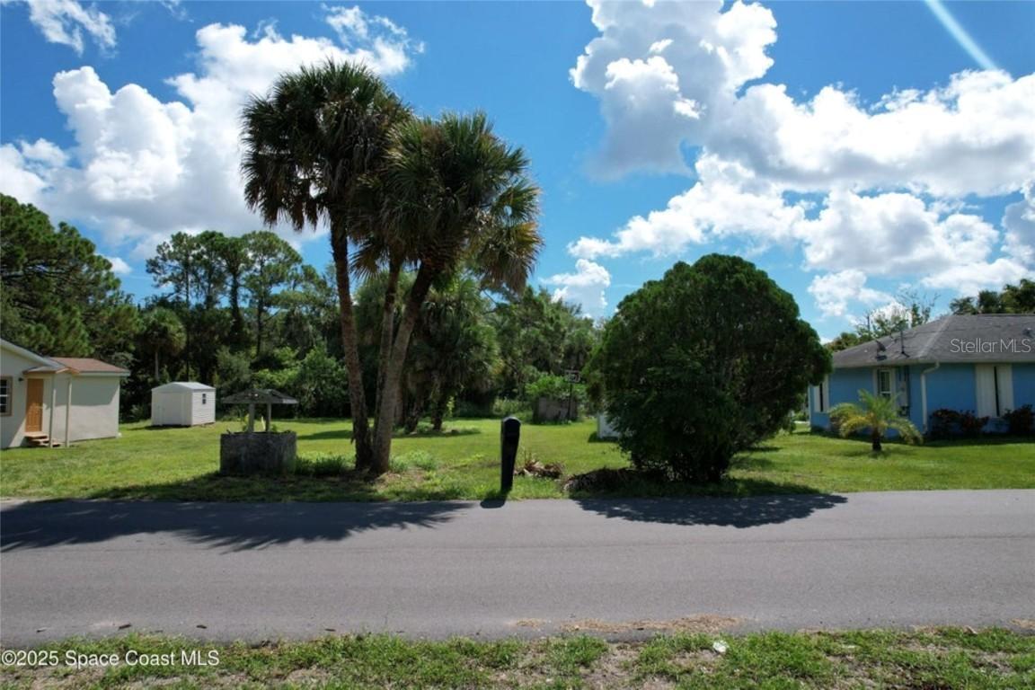2775 E Hickory Cir., Mims, FL 32754