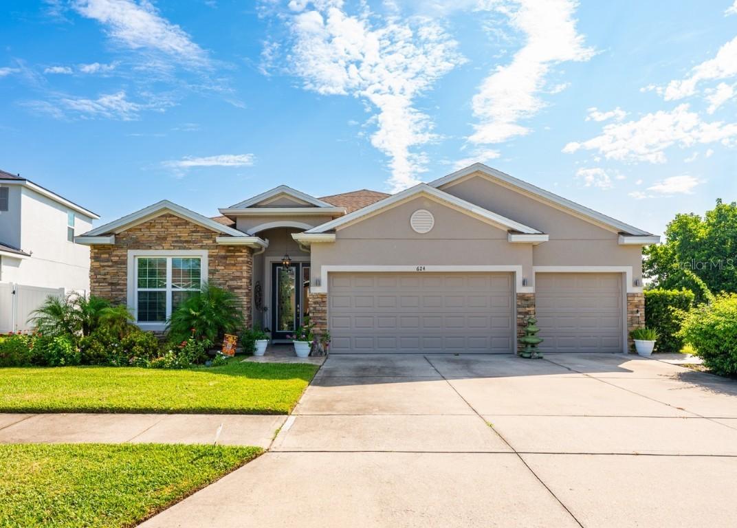 624 Neptune Dr., Groveland, FL 34736