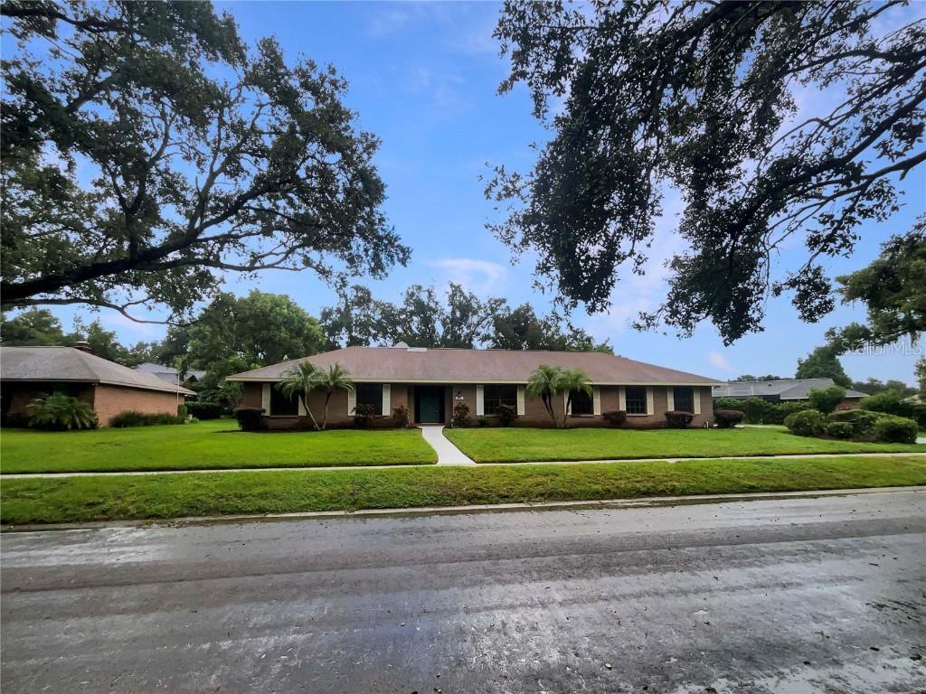 2715 Golf Heights Cir., Valrico, FL 33596
