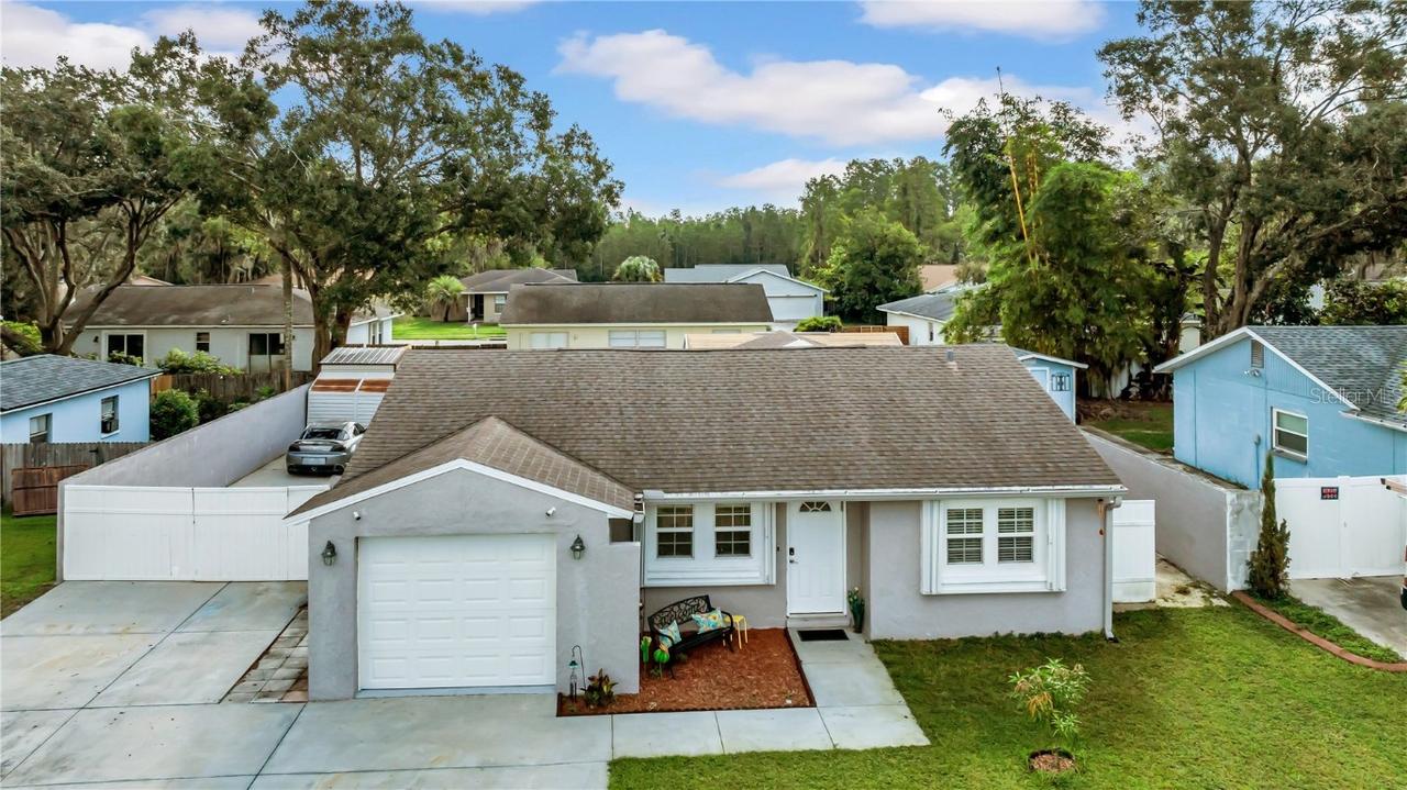 1352 Foxwood Dr., Lutz, FL 33549