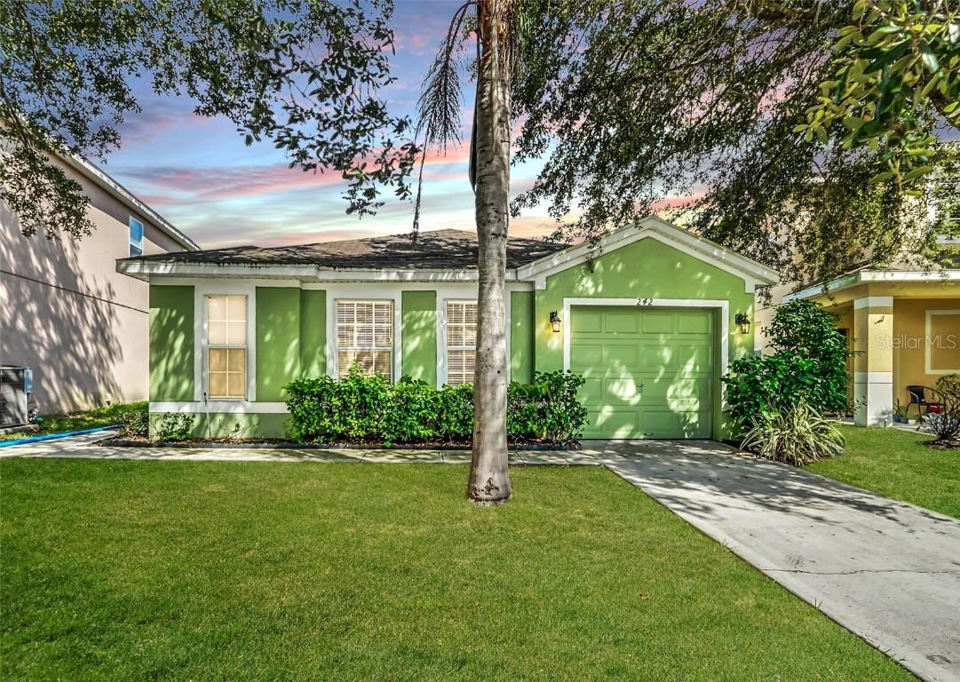 242 Blue Jay Way, Davenport, FL 33896