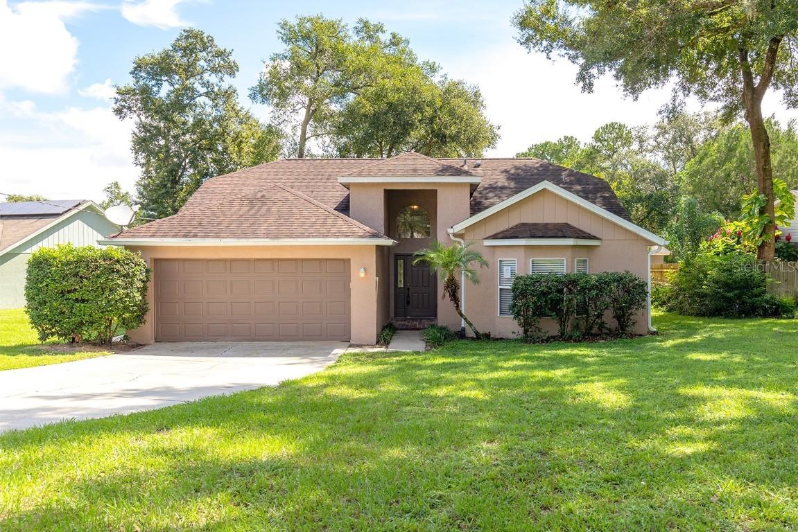30246 Hunstaunton Dr., Sorrento, FL 32776